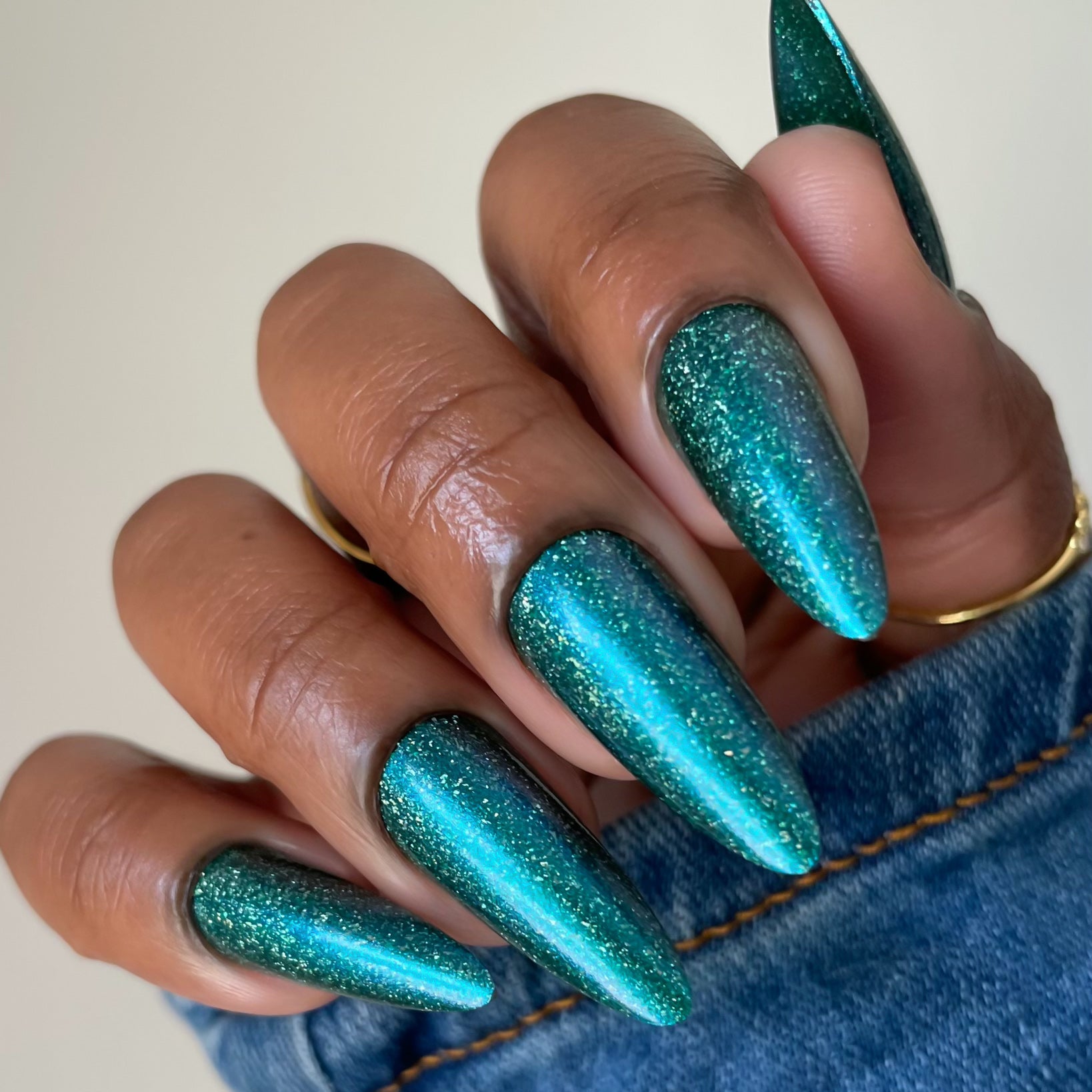 teal holographic nail polish, shimmer nails, sylvanclaw, indirect light, deeplydipped